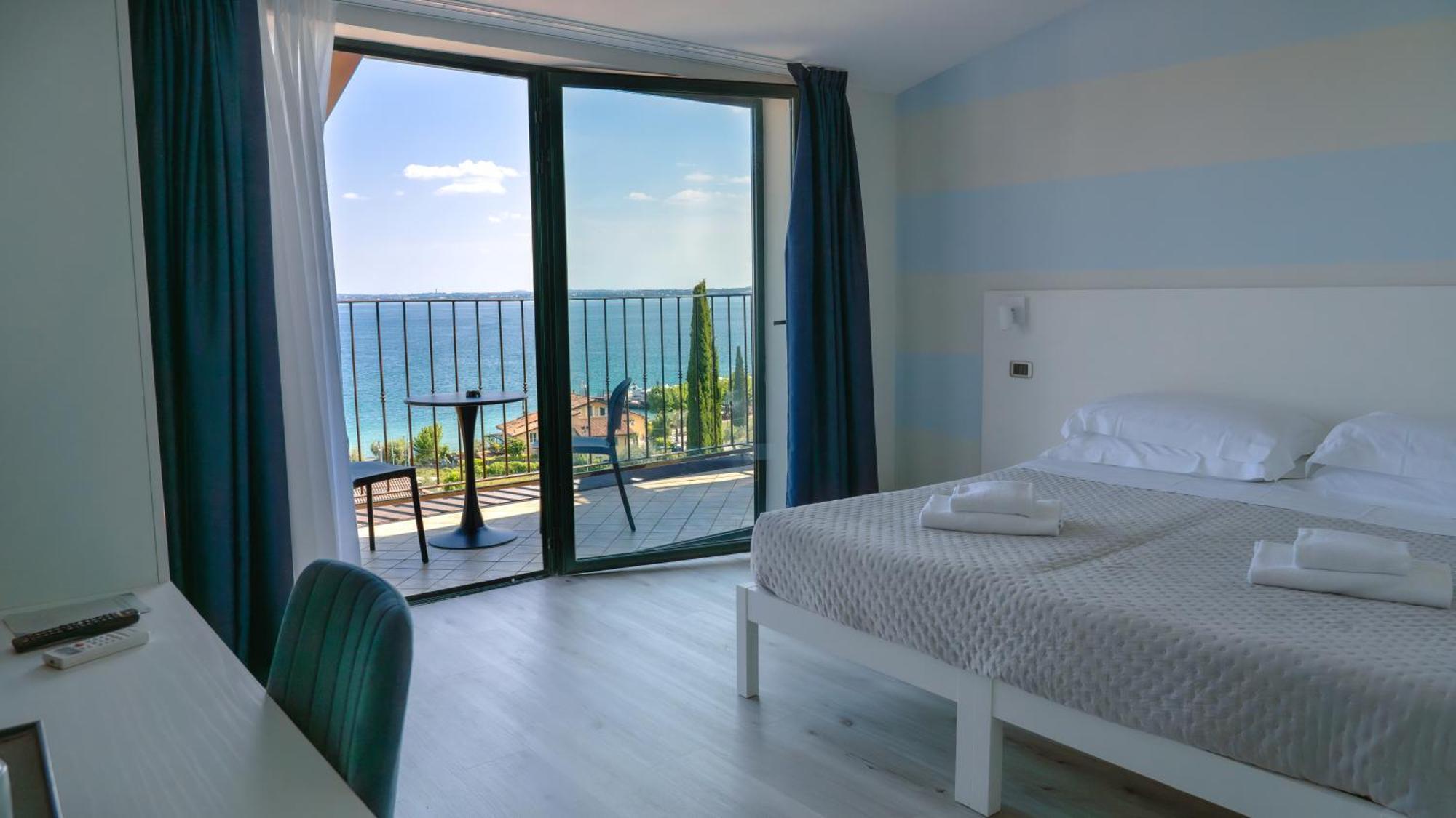 Ahg Riva Del Sole Hotel - Adults Only Moniga del Garda Экстерьер фото