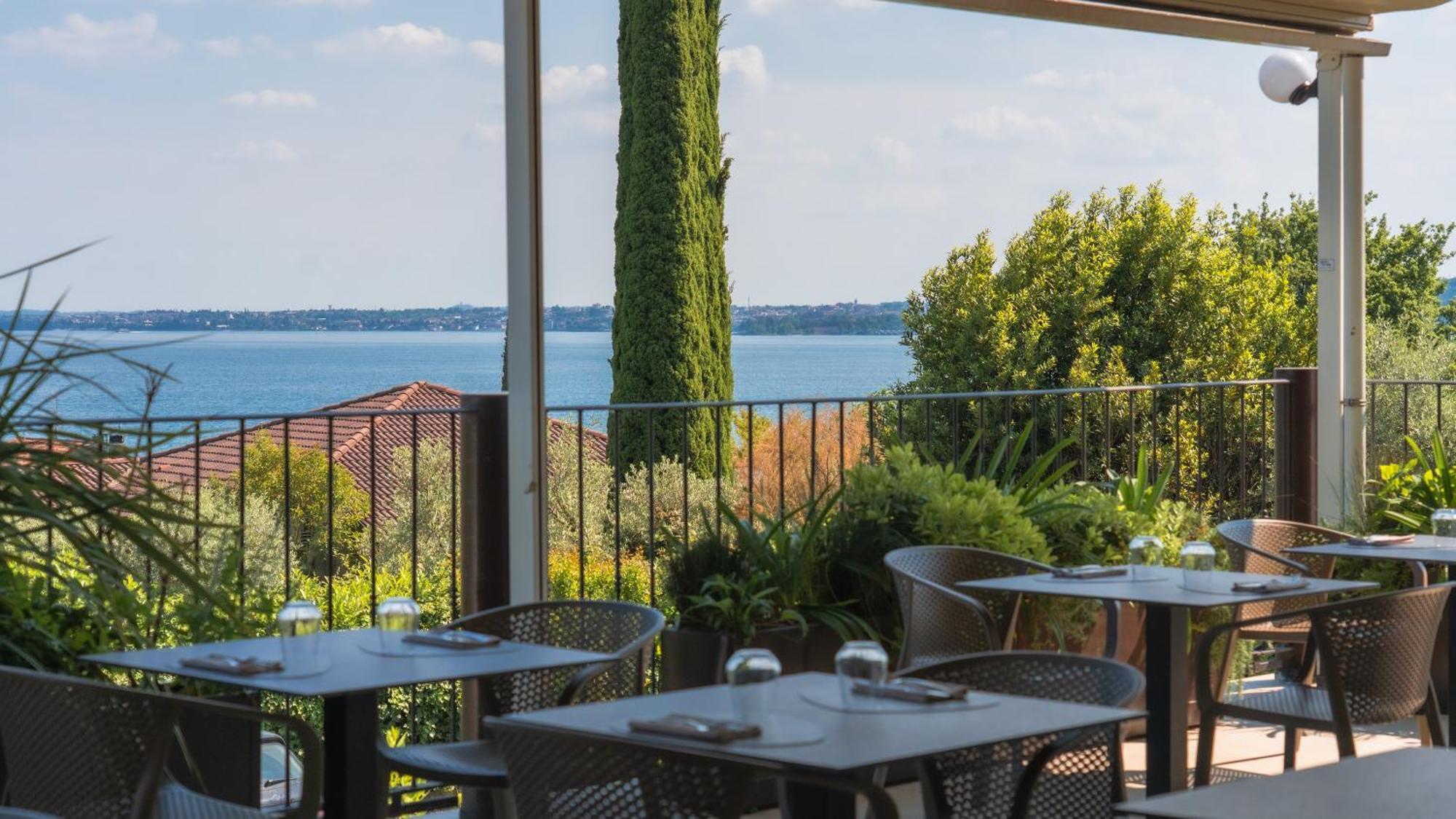 Ahg Riva Del Sole Hotel - Adults Only Moniga del Garda Экстерьер фото